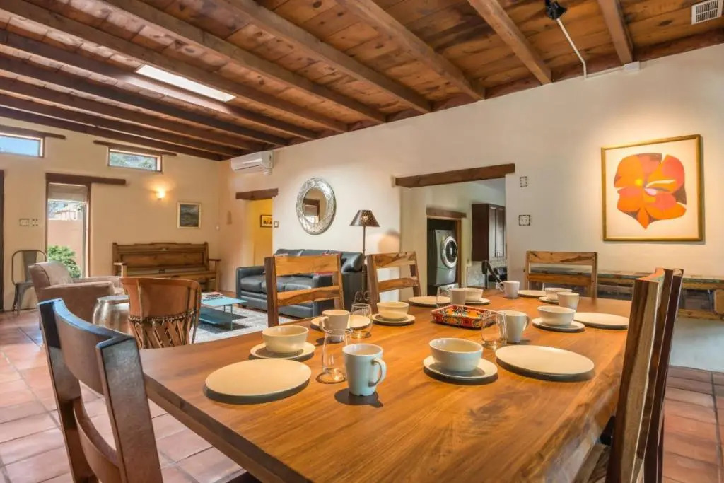 3 Bd, 5 Min. Walk To Canyon Rd, Apodaca