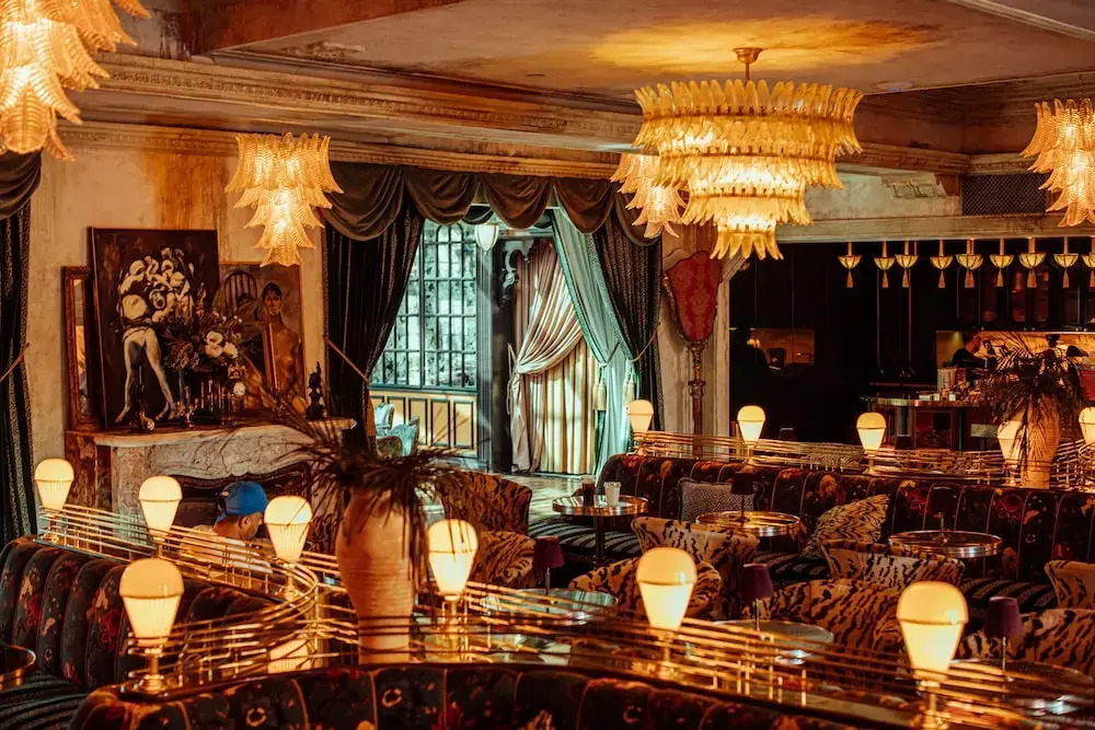 Lafayette Hotel & Club
