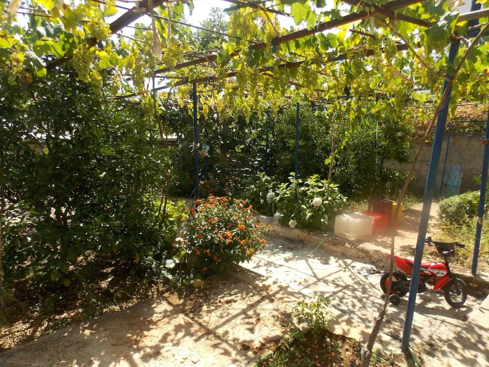 Detjon Beach Apartments