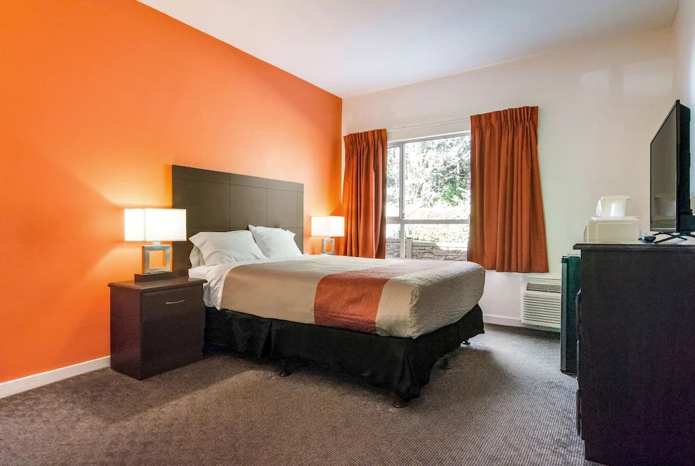 Econo Lodge Surrey