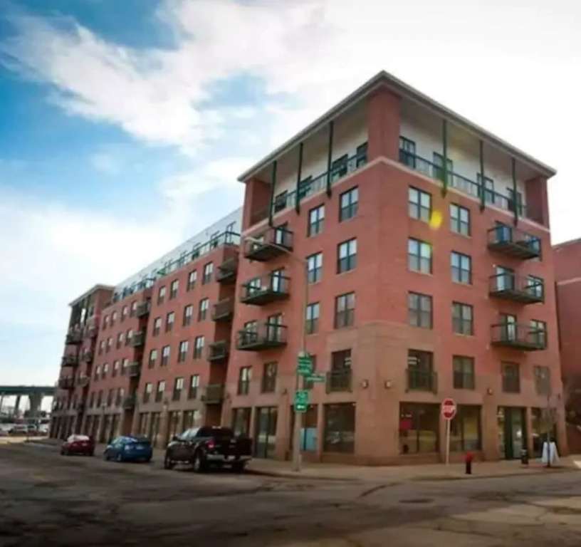 Classic Third Ward Apts by Frontdesk