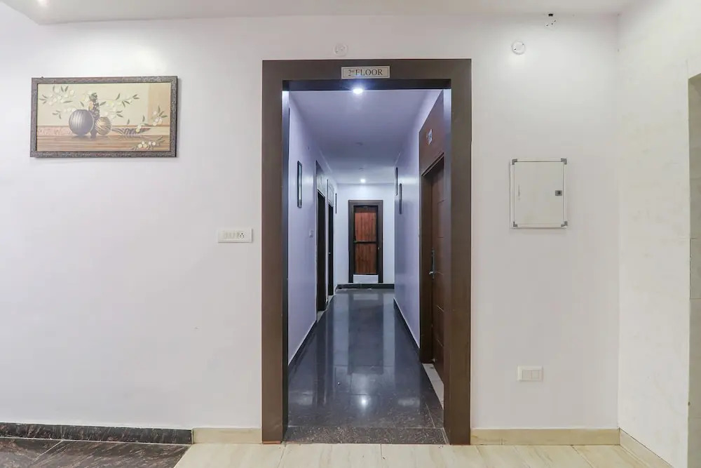 Fabhotel The Crestelia