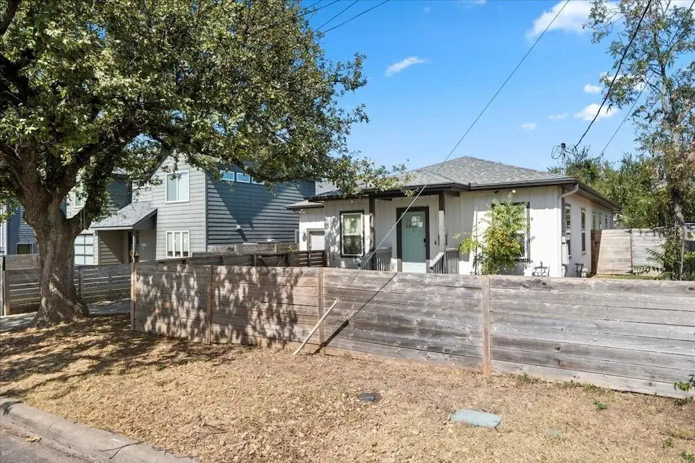Spacious 3BR w Parking Pet Friendly