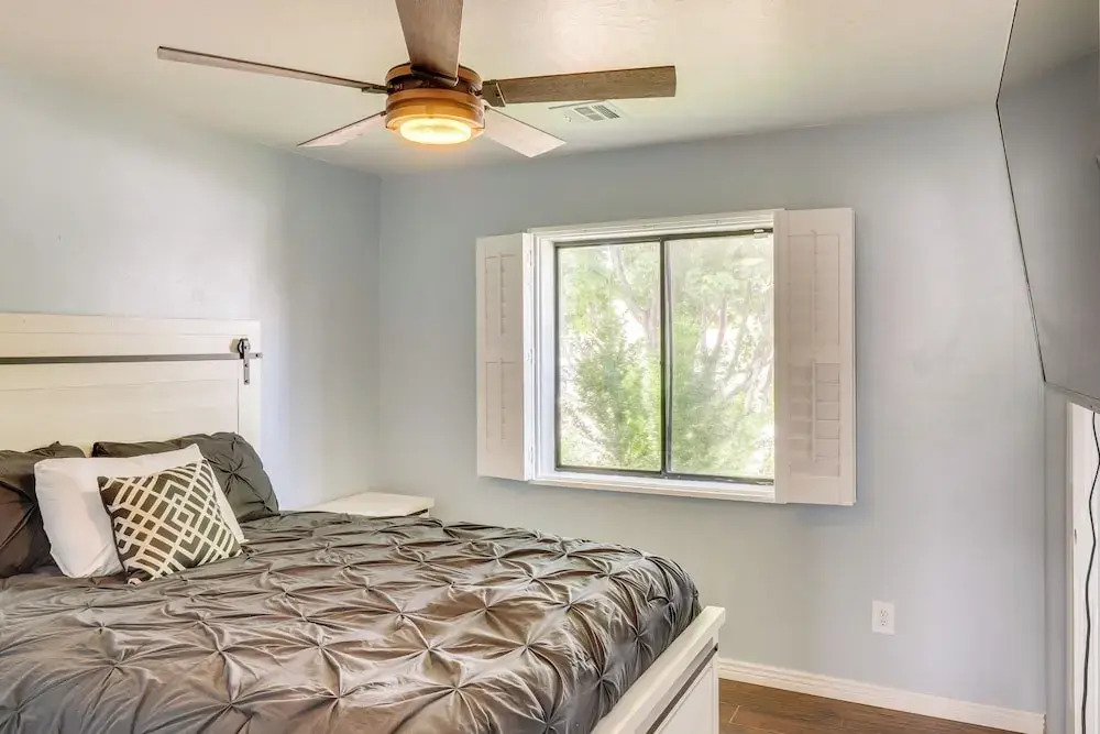 Private Hot Tub: Show Low Home 3 Mi to Lake