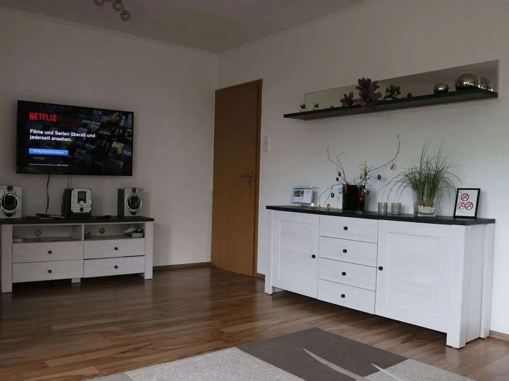 Ruhiger Bungalow am Hennesee mit Terrasse