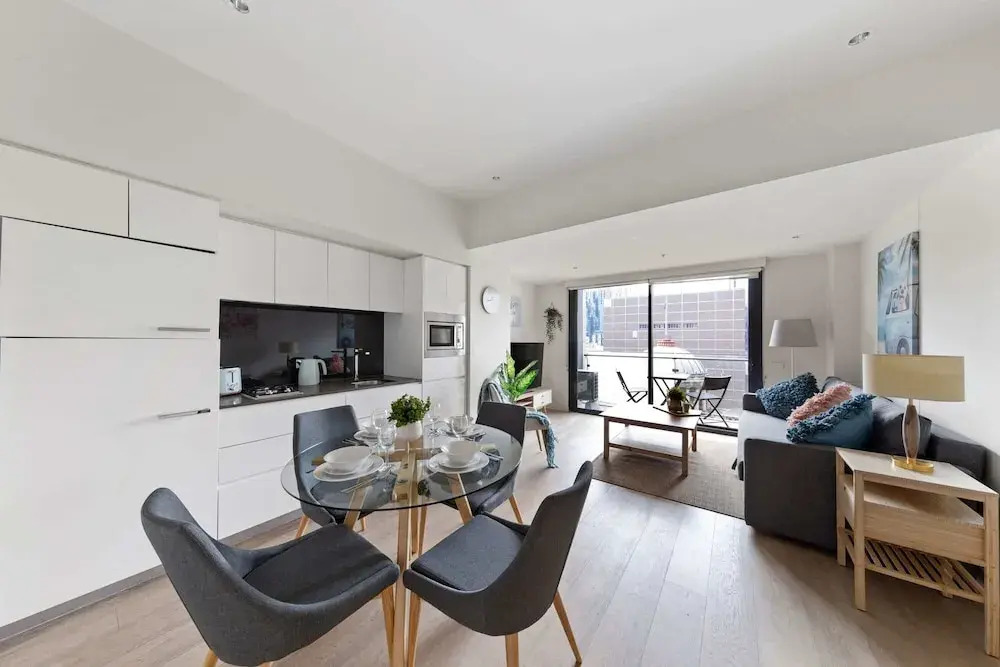 A Cozy & Comfy 2BR Apt Near Victoria Market