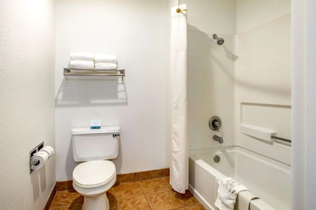 Quality Inn & Suites Tulare
