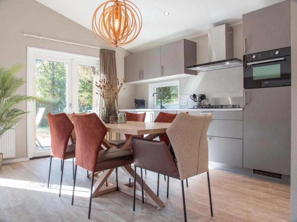 Nice chalet with dishwasher, in a holiday park in the middle of De Veluwe