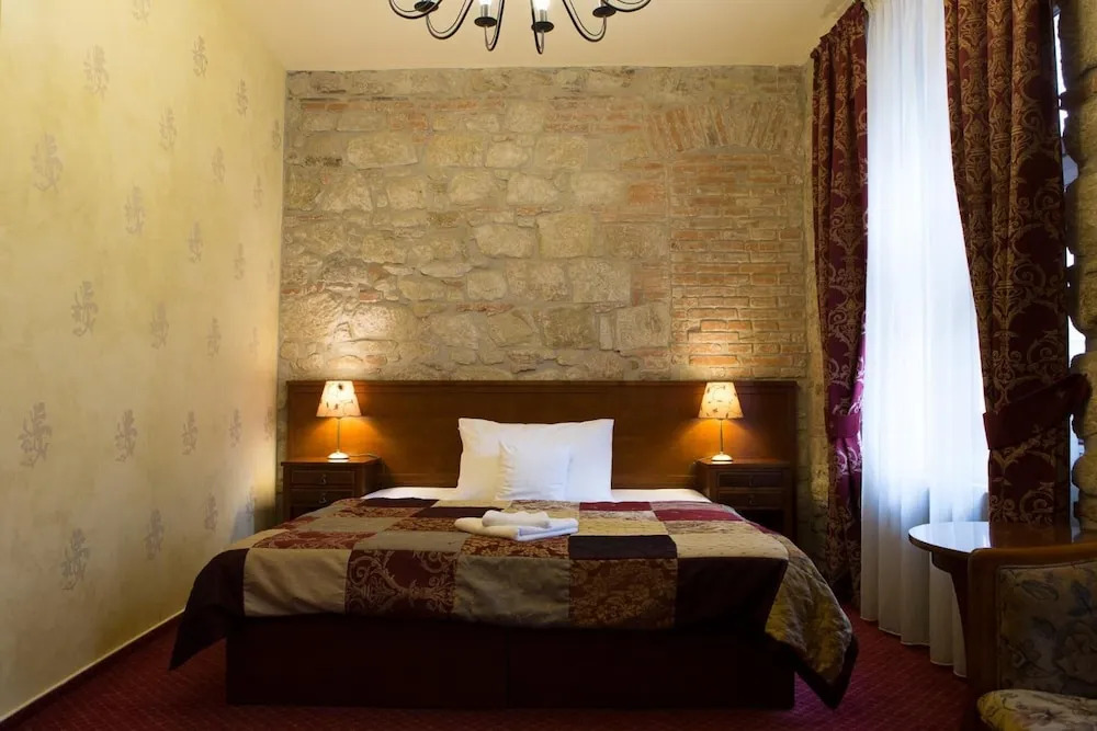 Hotel Rous