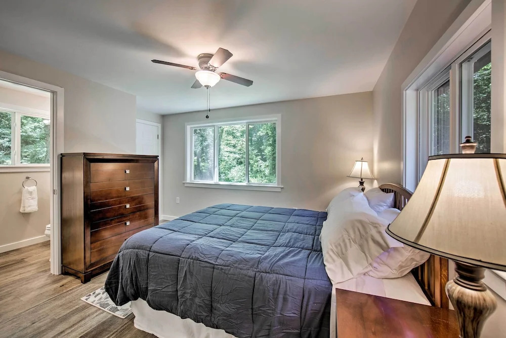 Hike, Hunt & Unwind: Cozy Cabin Near Hersheypark