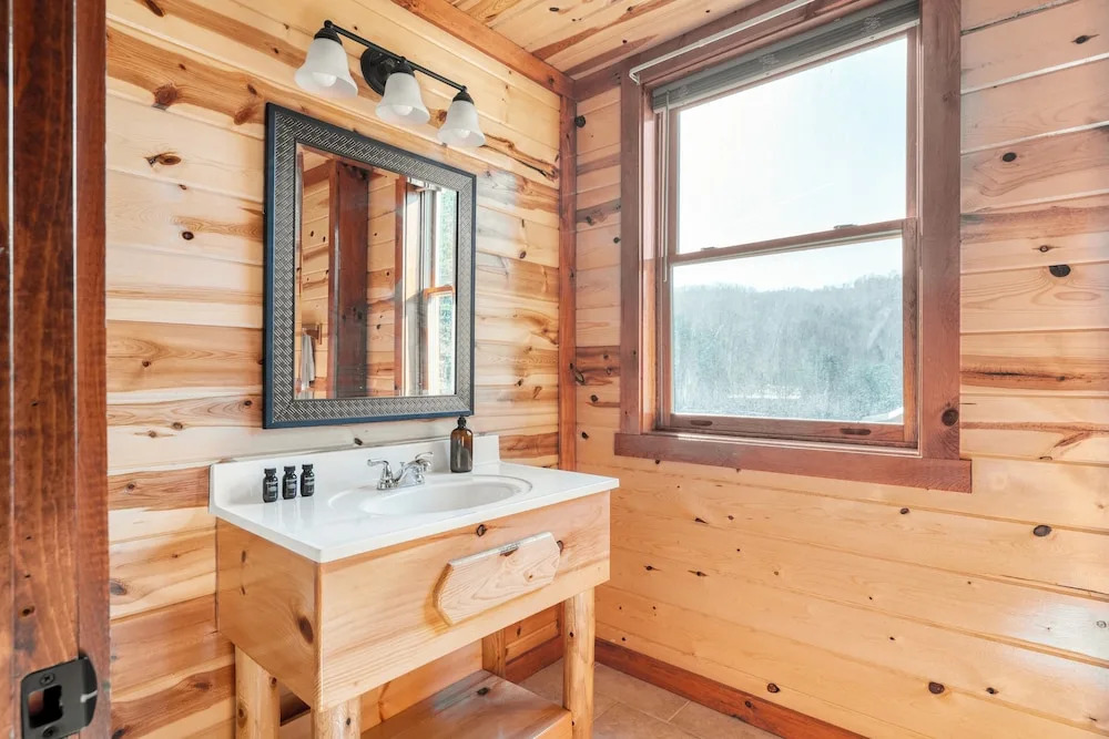 Elm by Avantstay Mountain Side Cabin w/ Movie Theatre, Indoor Pool, Hot Tub & Views