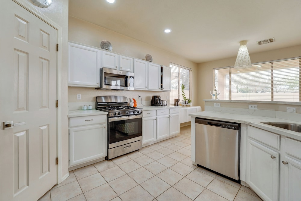 Pool & Great Location! Smart Home in Chandler
