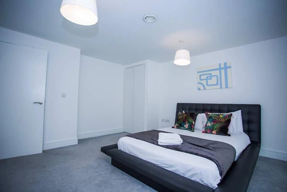 Stunning 2 Bed Apartment With Parking