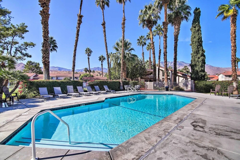 Palm Springs Abode w/ Pool Access, Near Golfing