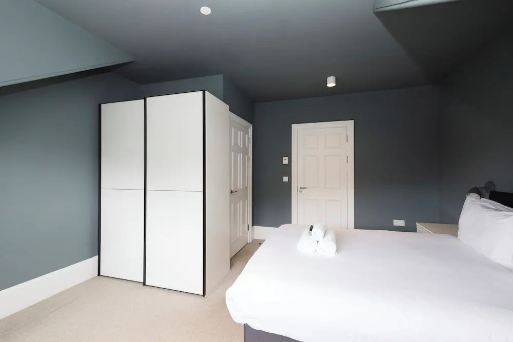 JOIVY Apartments - 5* Central Georgian Apartment (2 Bed)