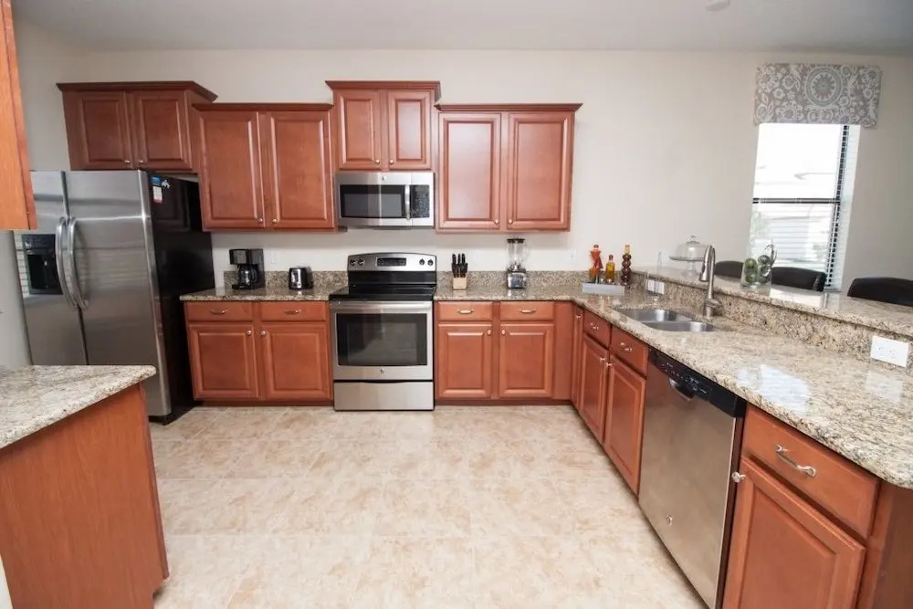 5 bedroom home with private pool