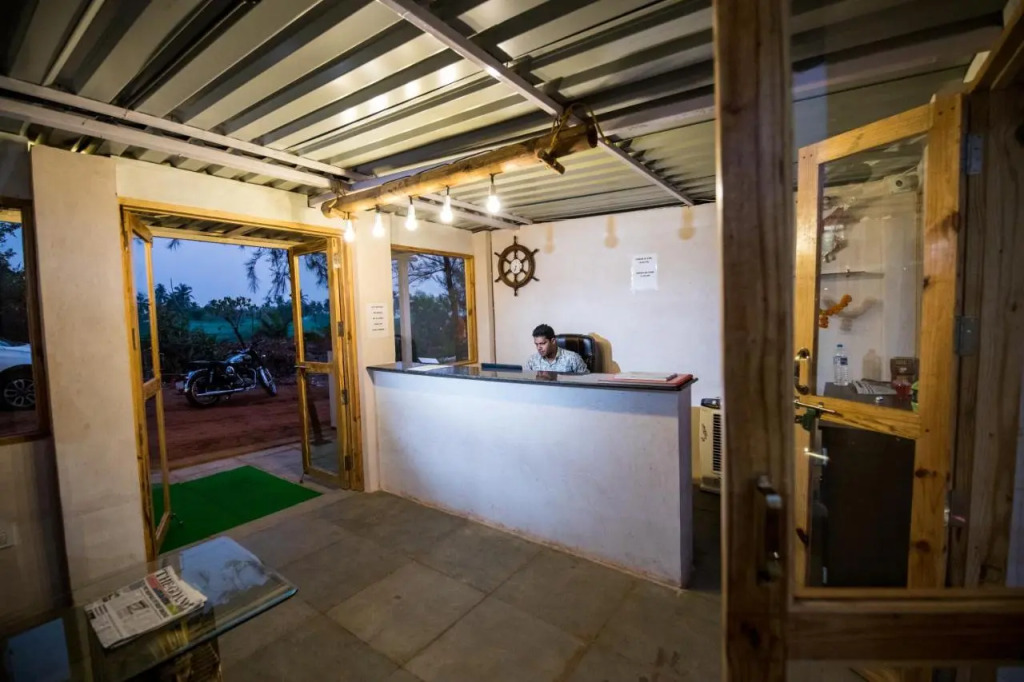 Treebo Lands End Beach Resort - 100m From Morjim Beach