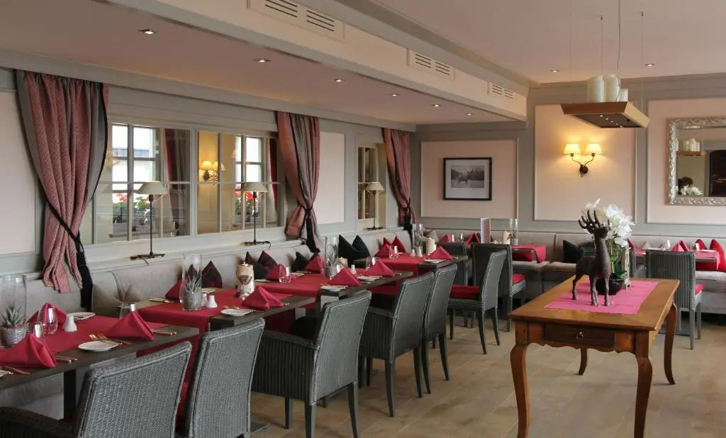 Schwarzwald Wellnesshotel SAIGERHÖH I Spa Golf & Wandern über dem Titisee