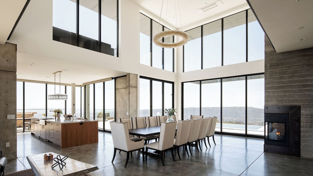 Belleza by Avantstay Hilltop Mansion w/ Pool, Panoramic Views & Ultra Modern Interior