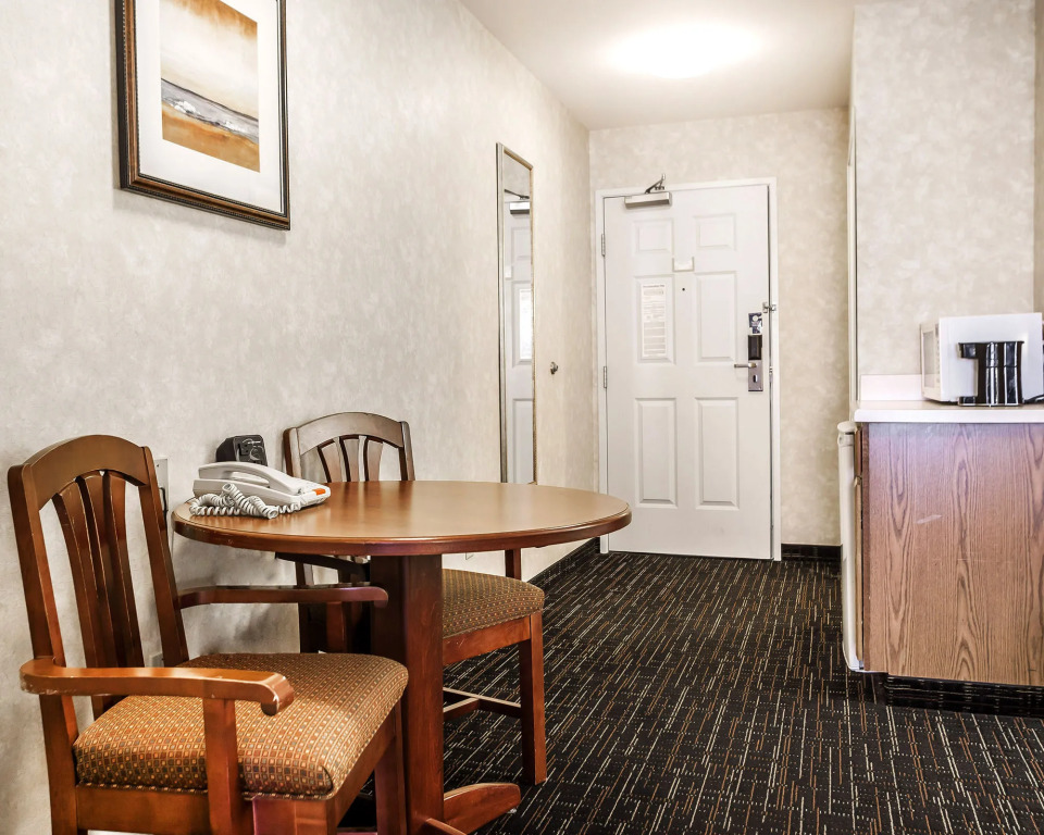 Comfort Suites Independence - Kansas City