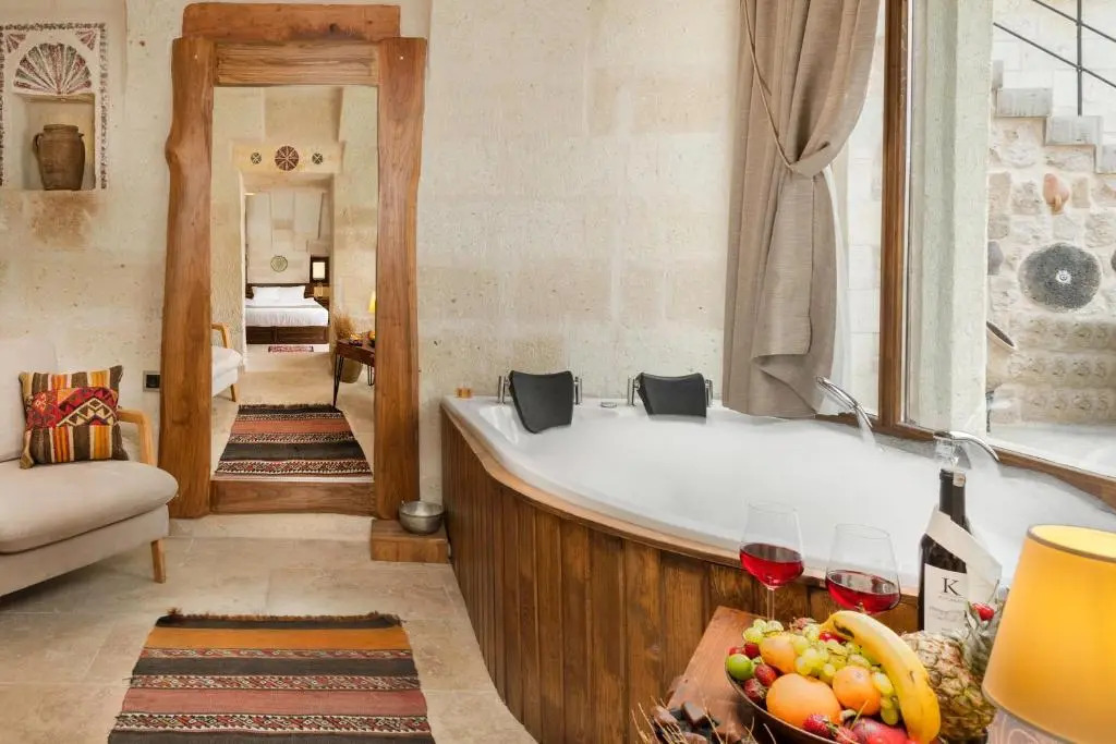 Cappa Via Cave Hotel