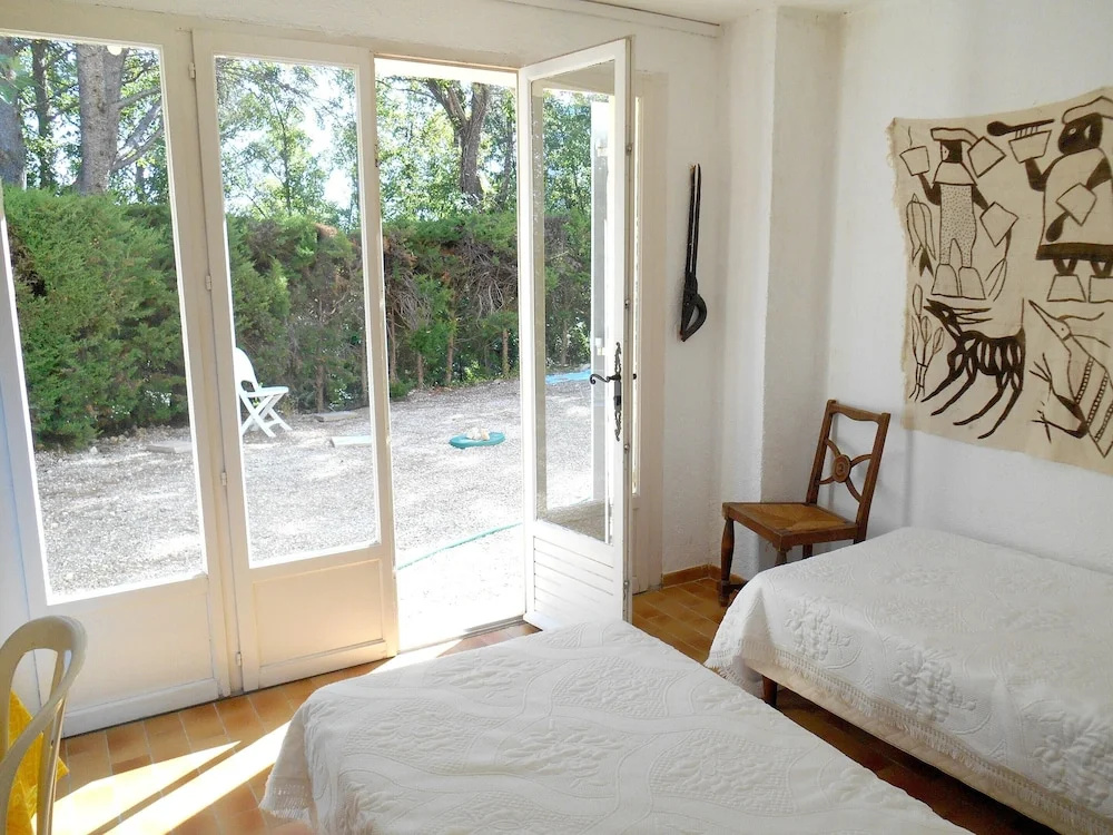Villa With 6 Bedrooms in Saint-paul-en-forêt, With Wonderful Mountain View, Private Pool and Furnished Garden