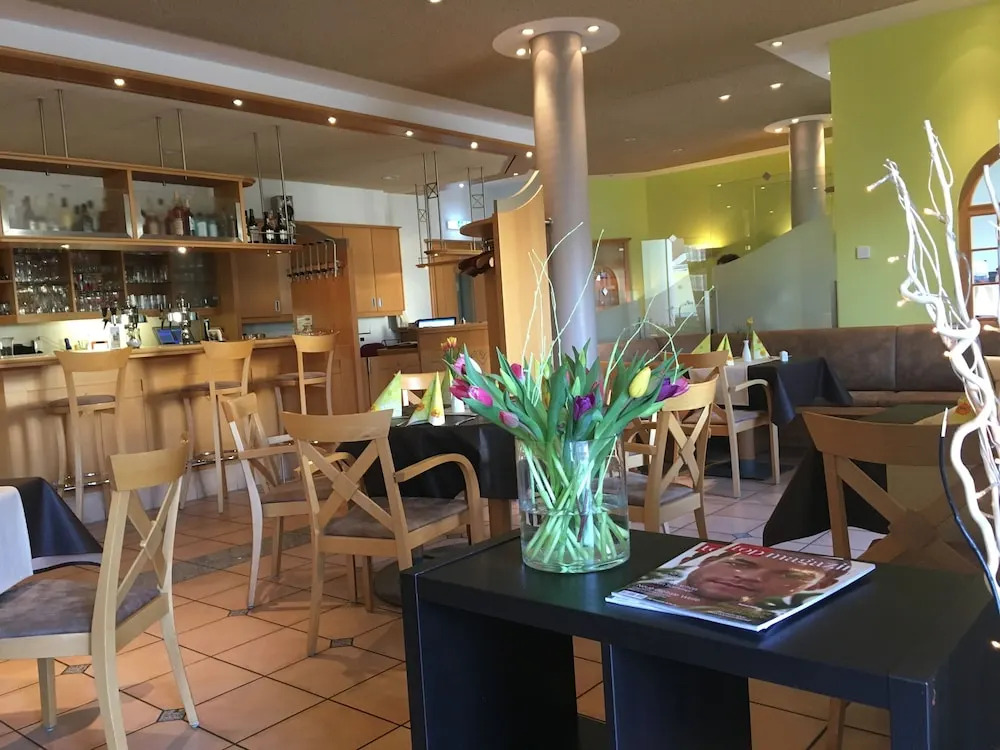 Warias Hotel am Geiseltalsee - Nähe Merseburg und Mücheln