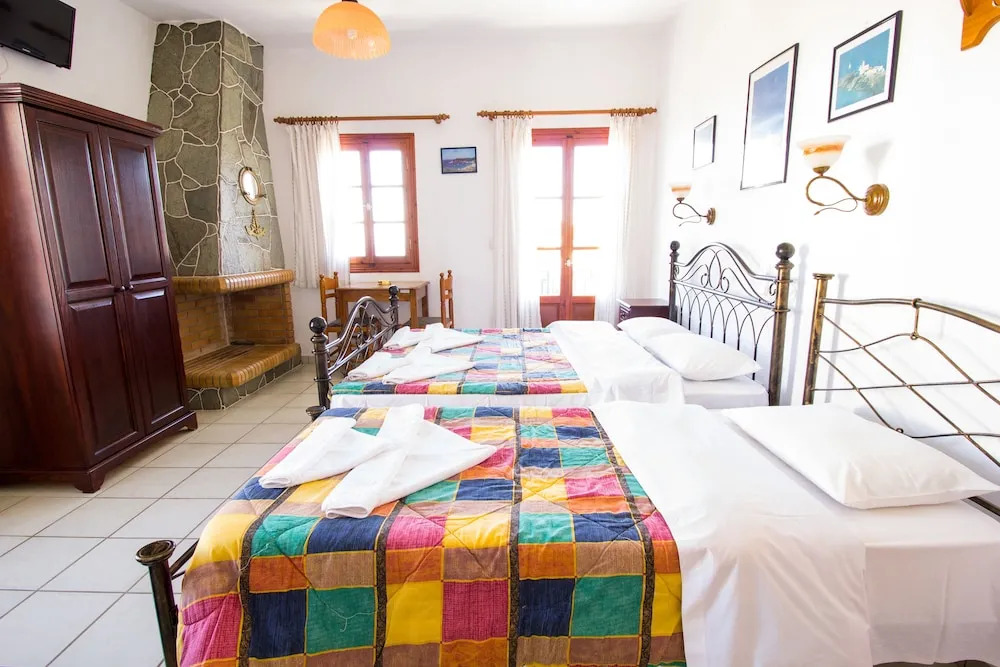 Eutuxia Rooms & Studios