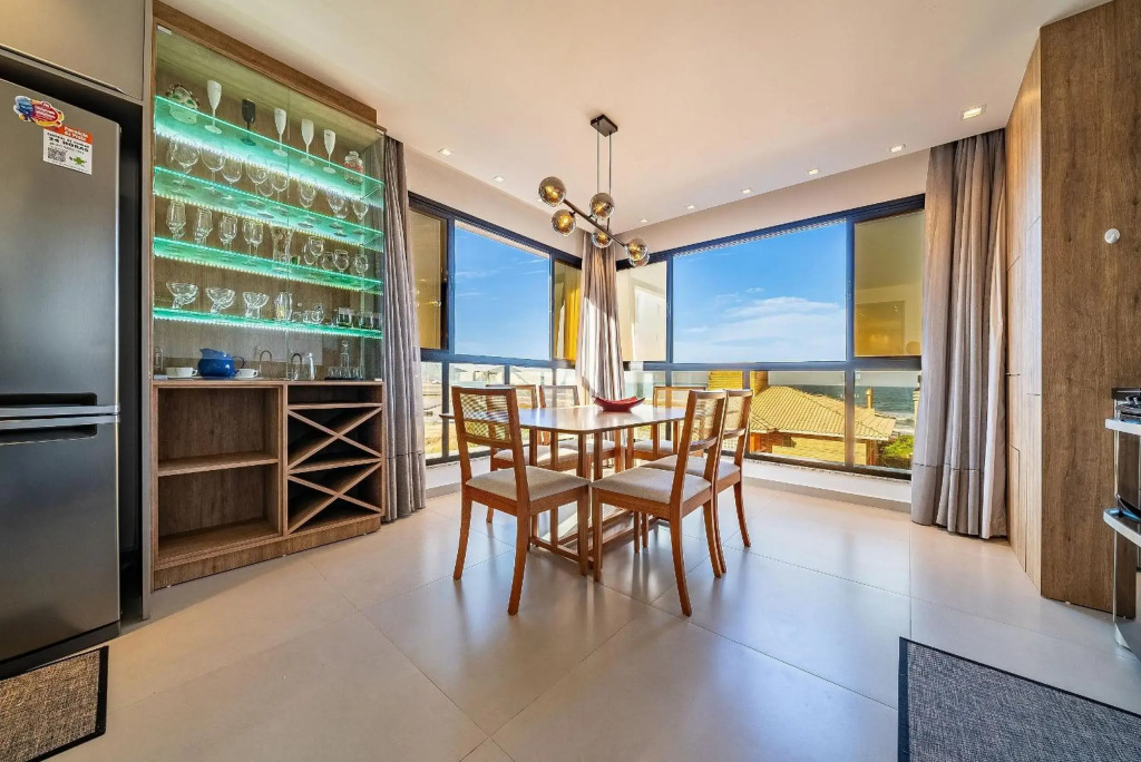 200 - Apartamento 3 dormitórios na Praia de Mariscal