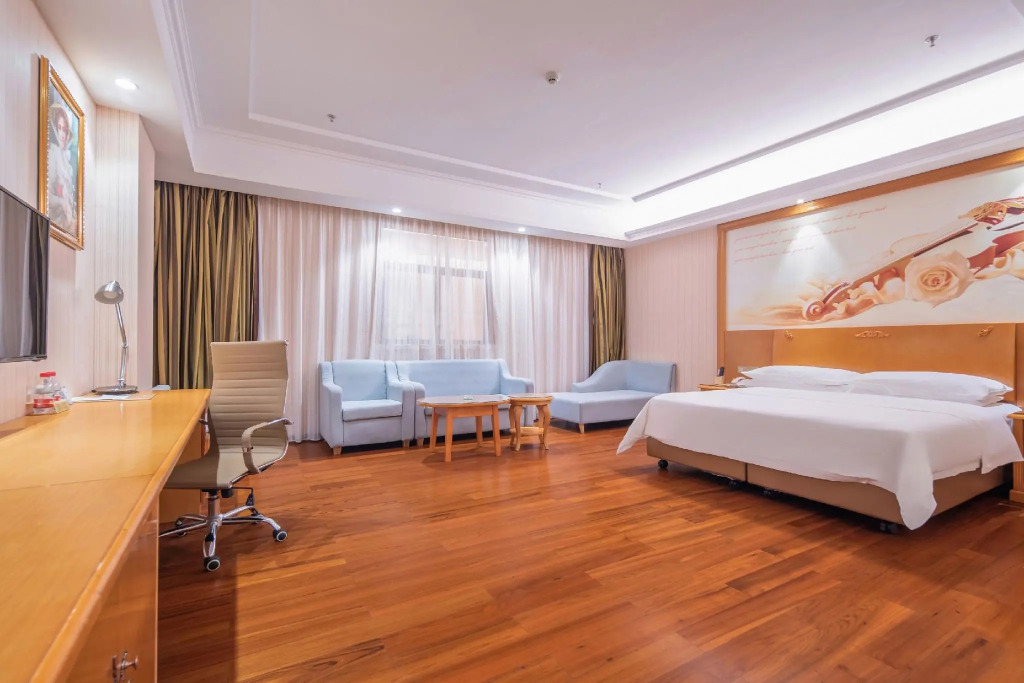 Vienna Hotel (Lingshui Center)