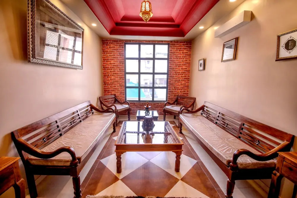 Hotel Gems Suites