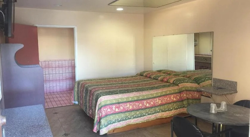Foxys Motor Inn