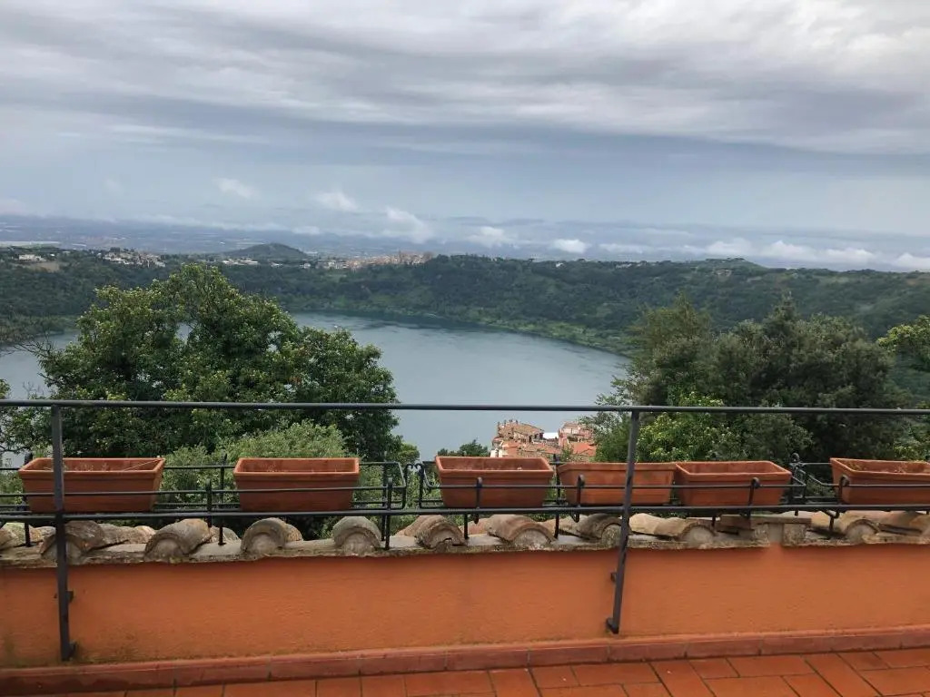 Isola sul lago