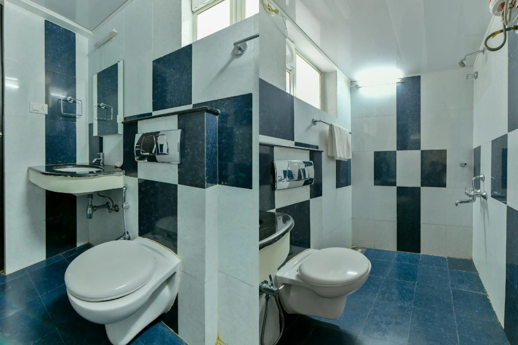 OYO Flagship 10051 Hotel Tyche Stays