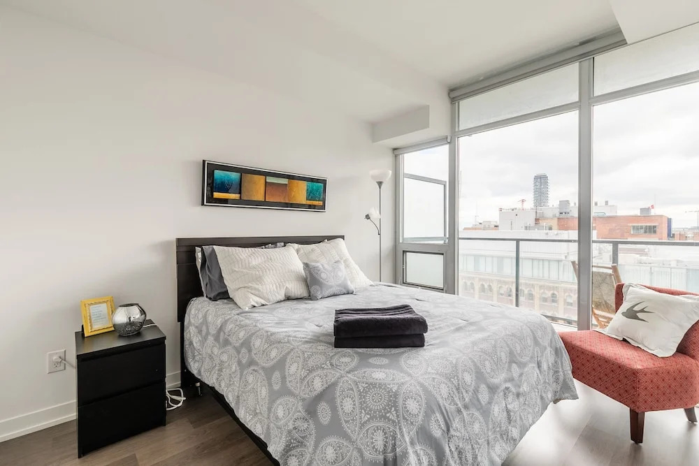 Stylish 1BR Condo Trendy King East