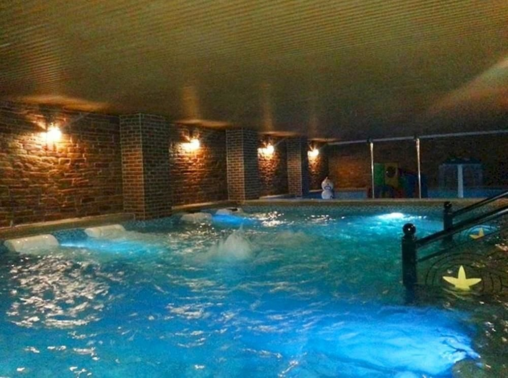 Yihua Riverview Hot Spring Holiday Hotel