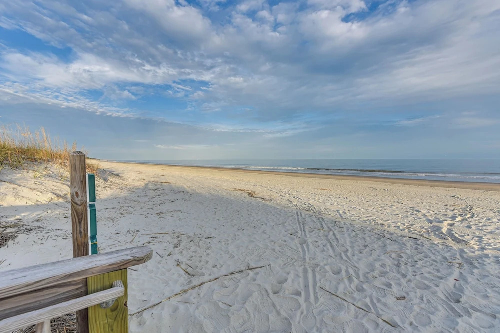 Top-floor Condo w/ Ocean Views in Hilton Head!