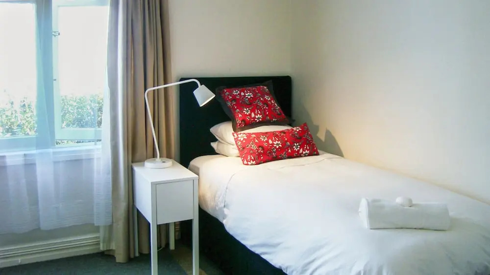 Fabulous In Fitzroy - seconds to Fitzroy Beach