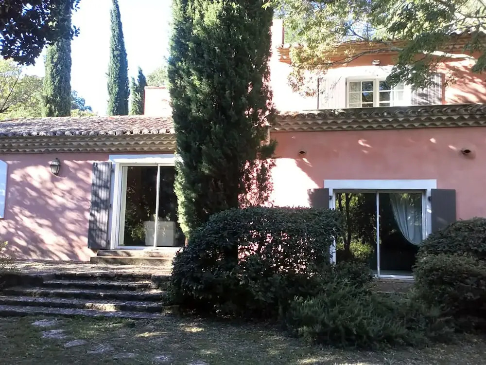 Characteristic Villa With Private Swimming Pool Close to the Center of Nimes
