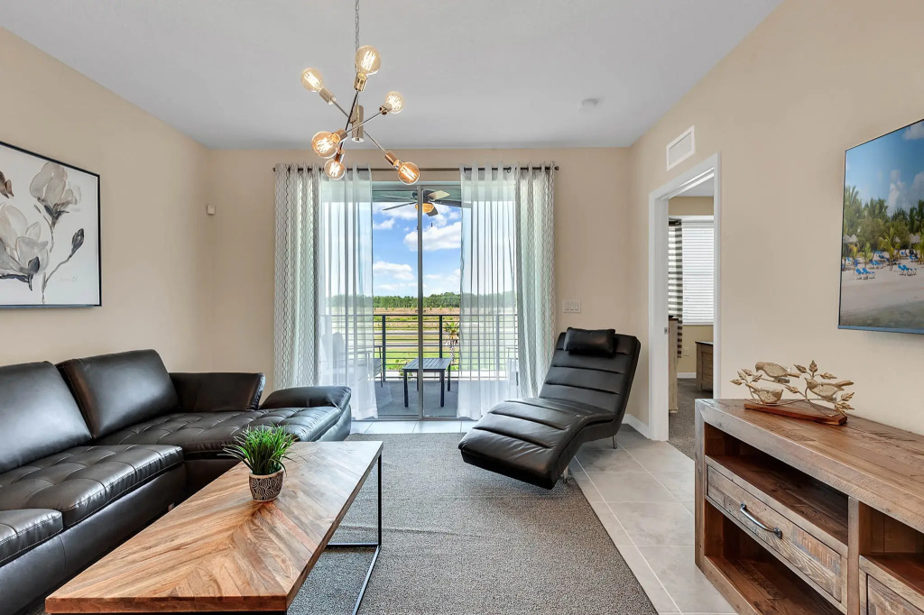 2 Bedrooms / 2 Bathrooms / Storey Lake (4731-304 CT), Kissimmee , US