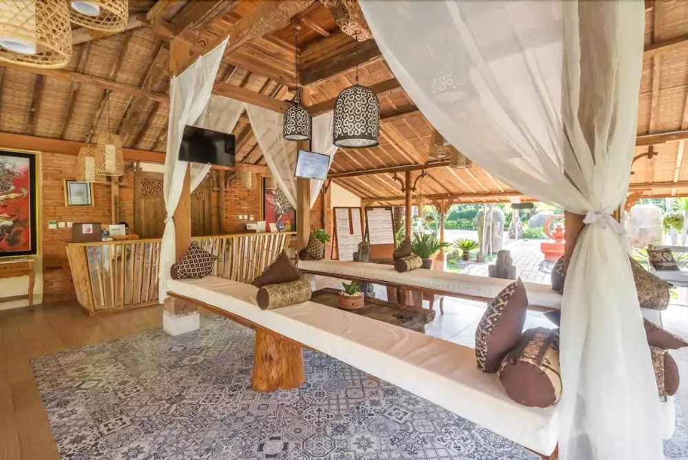 Super Value 3 Bed, Central Seminyak, Walk to Beach