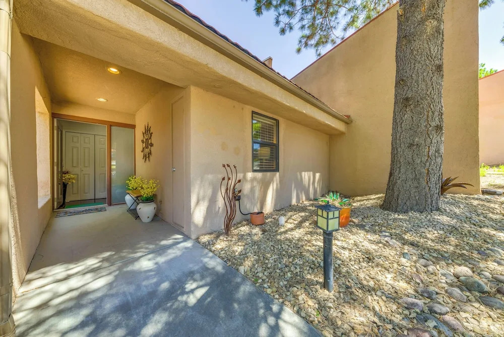 Ruidoso Golf Condo - Patio & Mountain View!