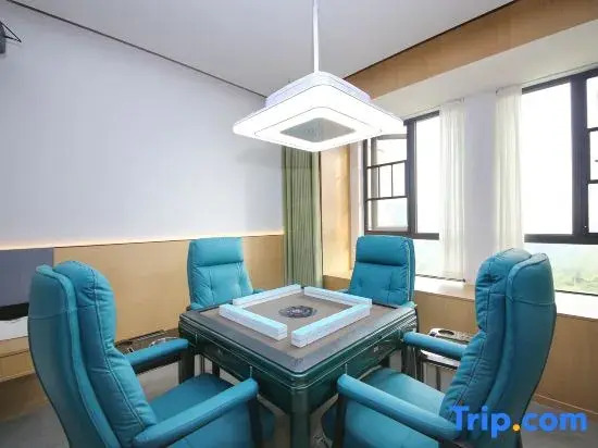 Wutong light luxury hotel (Yueyang high-speed rail station)