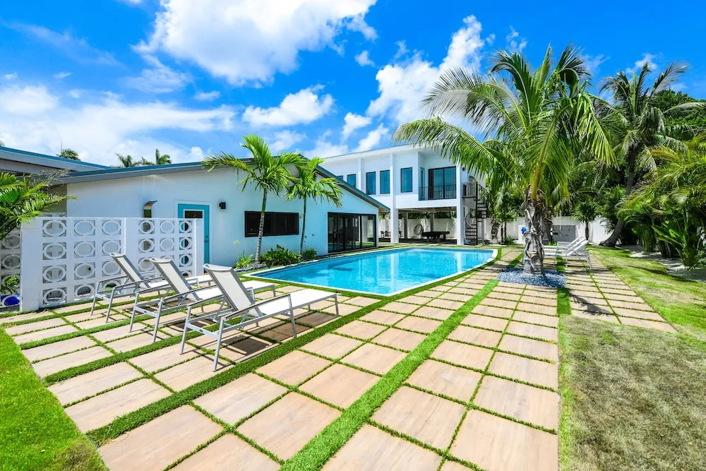Lido Key Retreat by SKLRP
