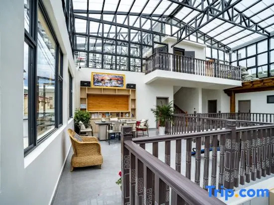 Zhuomei SERENE WARM HAVEN: Cloud & Snow Oxygen Guesthouse (Dukezong Ancient City)