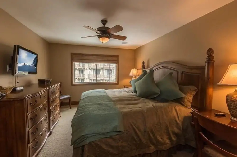 Condo with Onsite Pool & Hot Tub, Free WiFi & Garage Parking by RedAwning