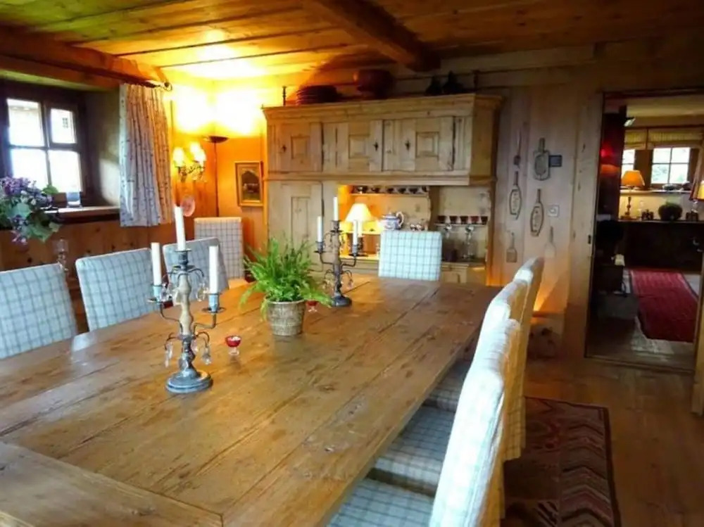 Cozy fully serviced Twin Chalets