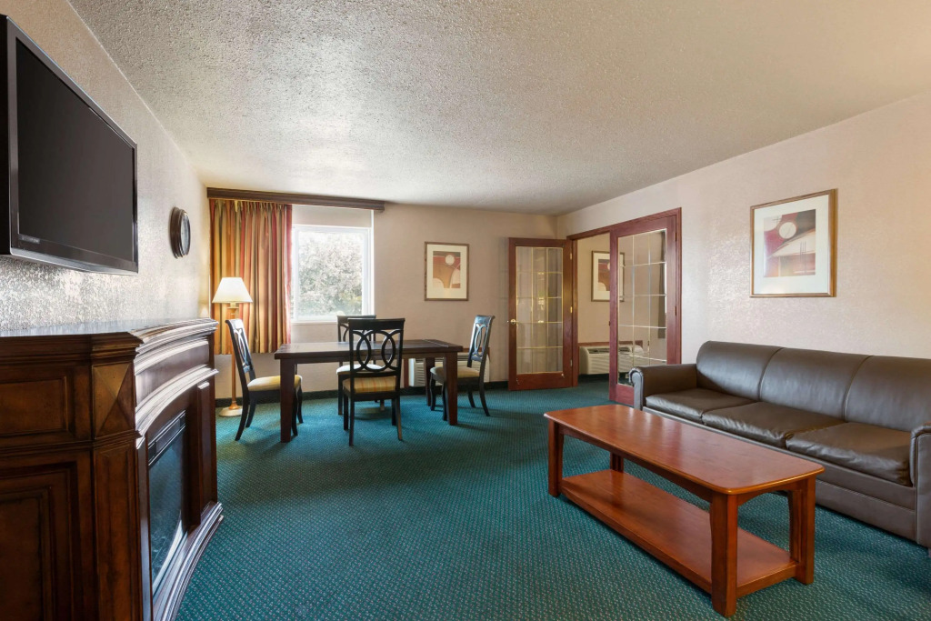 Ramada by Wyndham Bismarck