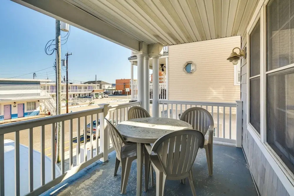 Walk to Beach: Wildwood Apt w/ Balcony!