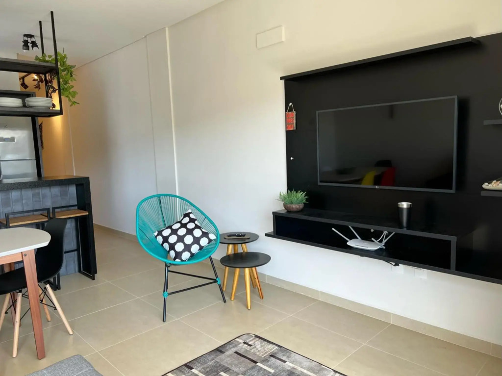 Encanto de apartamento, novo! A 290 metros da praia do Canto Grande!